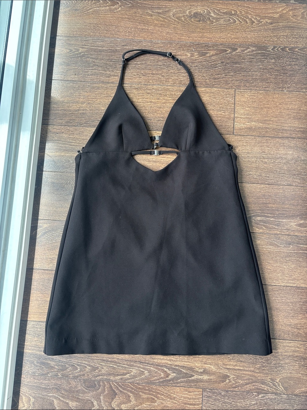 Chic Black Halter Mini Dress with Front Keyhole